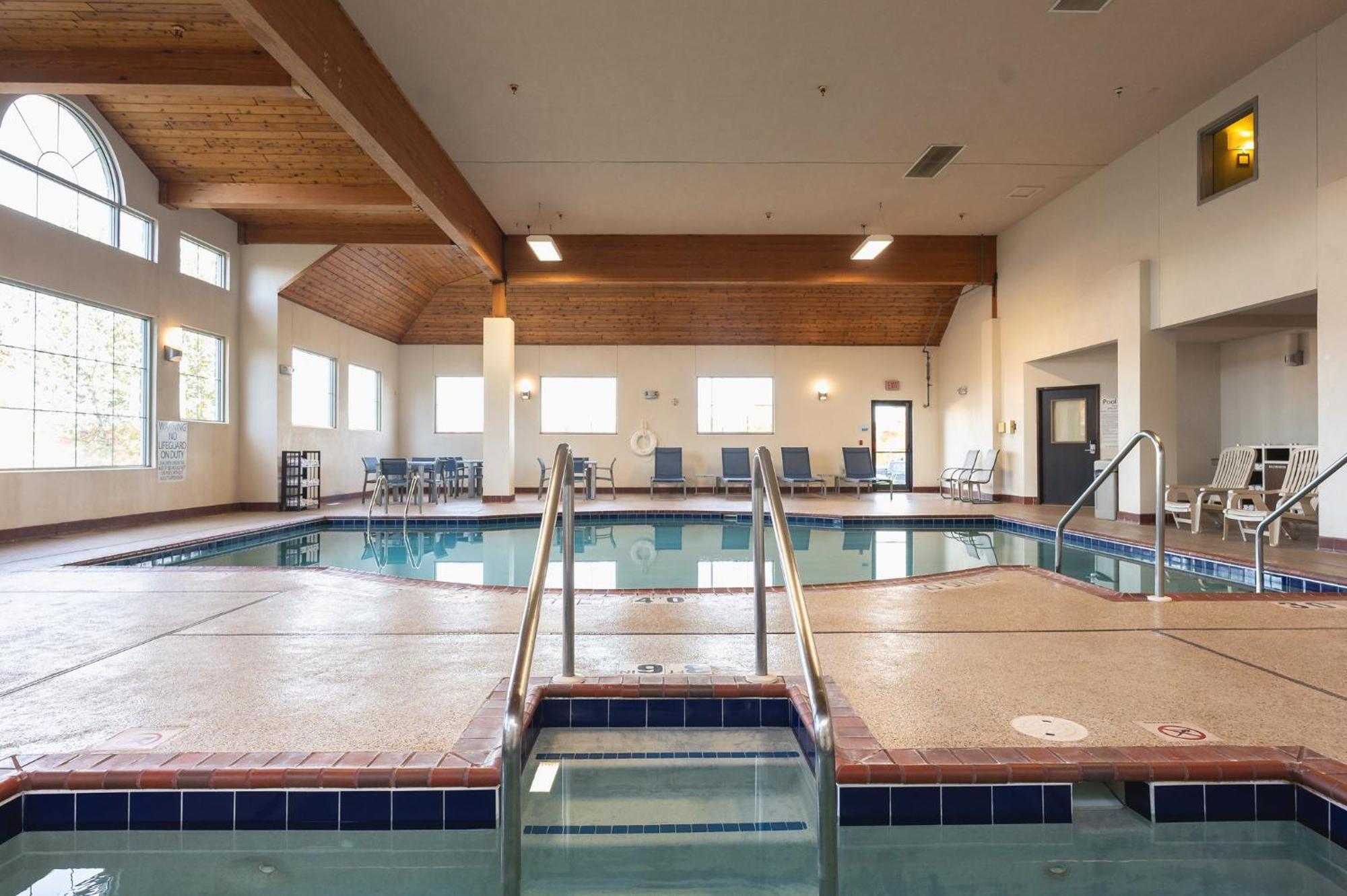 Holiday Inn Express Houghton-Keweenaw By Ihg Exterior photo